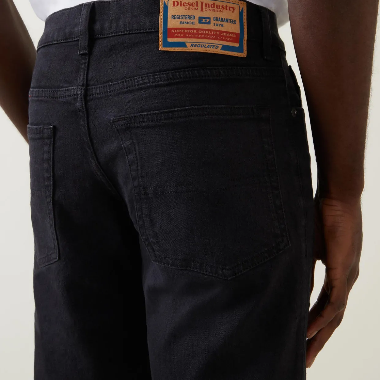 2023 D-Finitive Mid-Rise Tapered Jeans