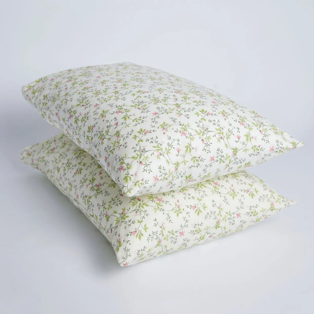 180 Thread Count Dainty Lily Pillowcase Set