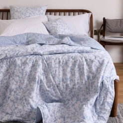 180 Thread Count Garden Bouquet Quilted Blanket
