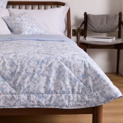 180 Thread Count Garden Bouquet Quilted Blanket