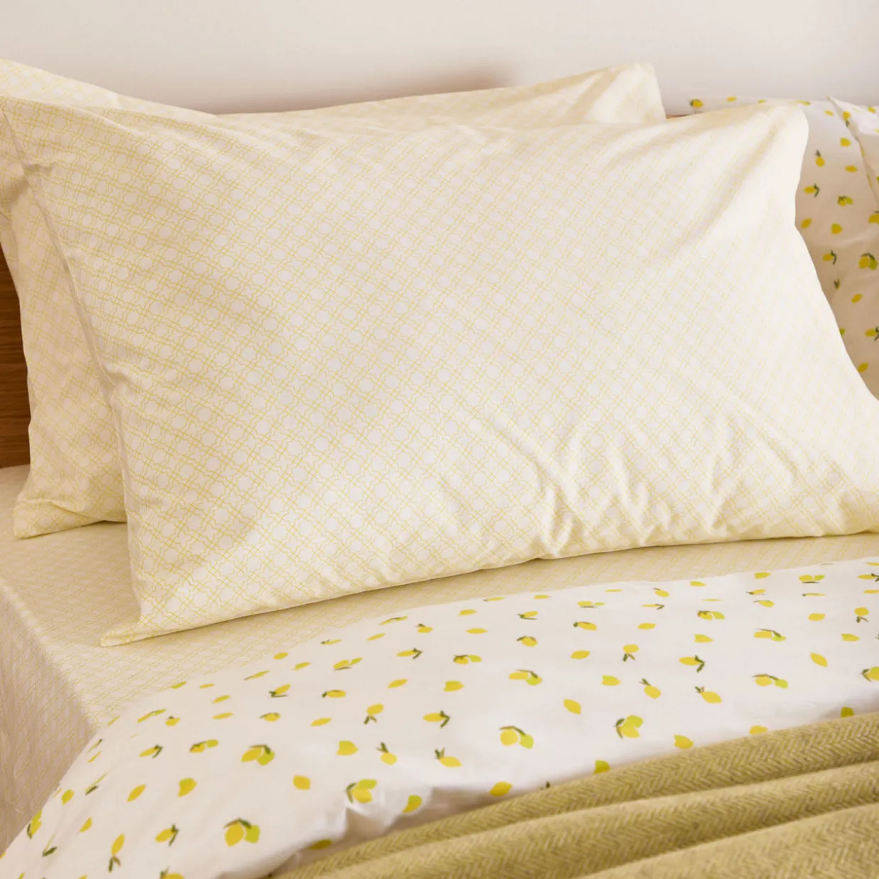 180 Thread Count Lemon Trellis Pillowcase Set