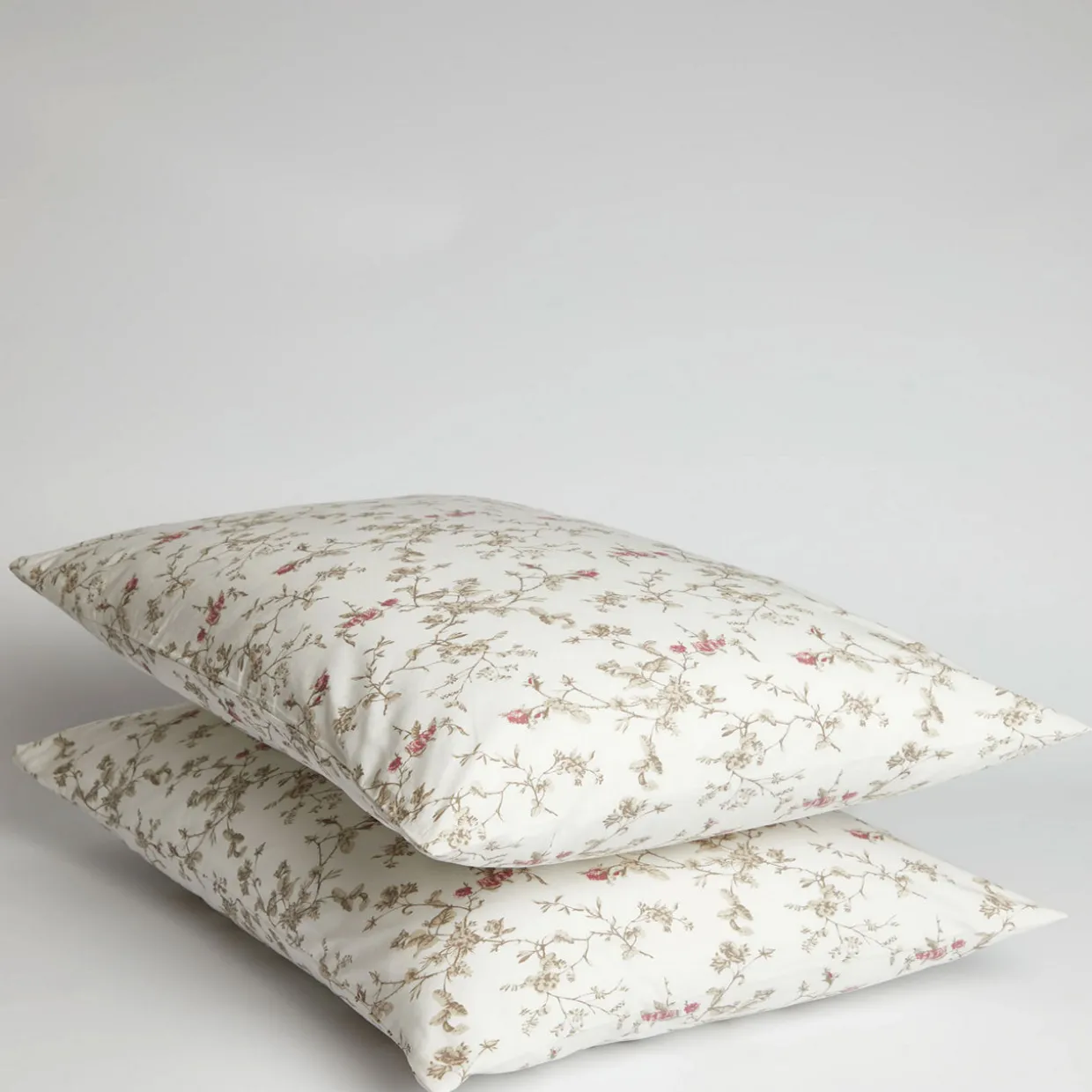 300 Thread Count Roman Floral Pillowcase Set
