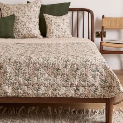 180 Thread Count Romantic Blossom Quilted Blanket