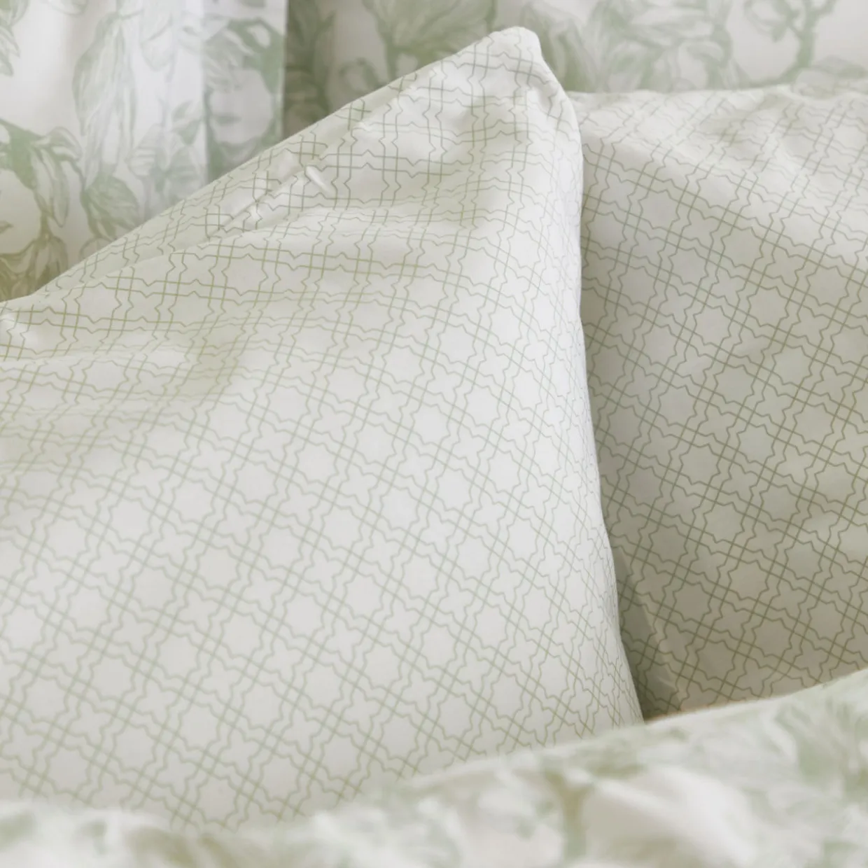 300 Thread Count Sage Trellis Pillowcase Set