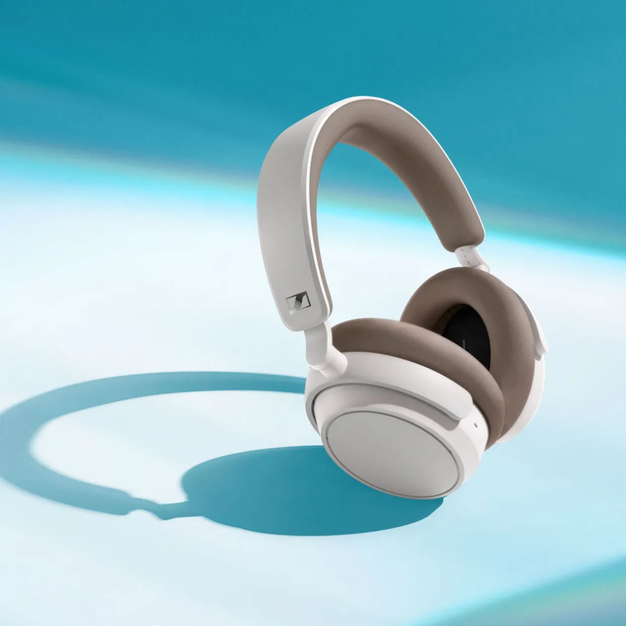 Accentum Plus White