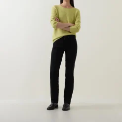 An Mid-Rise Slim Leg Jeans