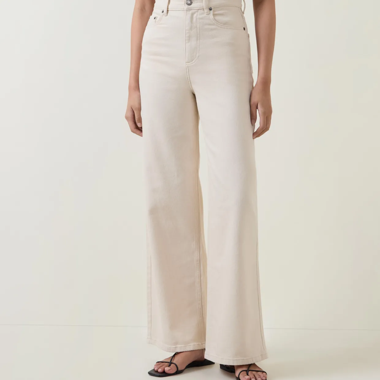 Bacca Mid-Rise Straight Leg Jeans