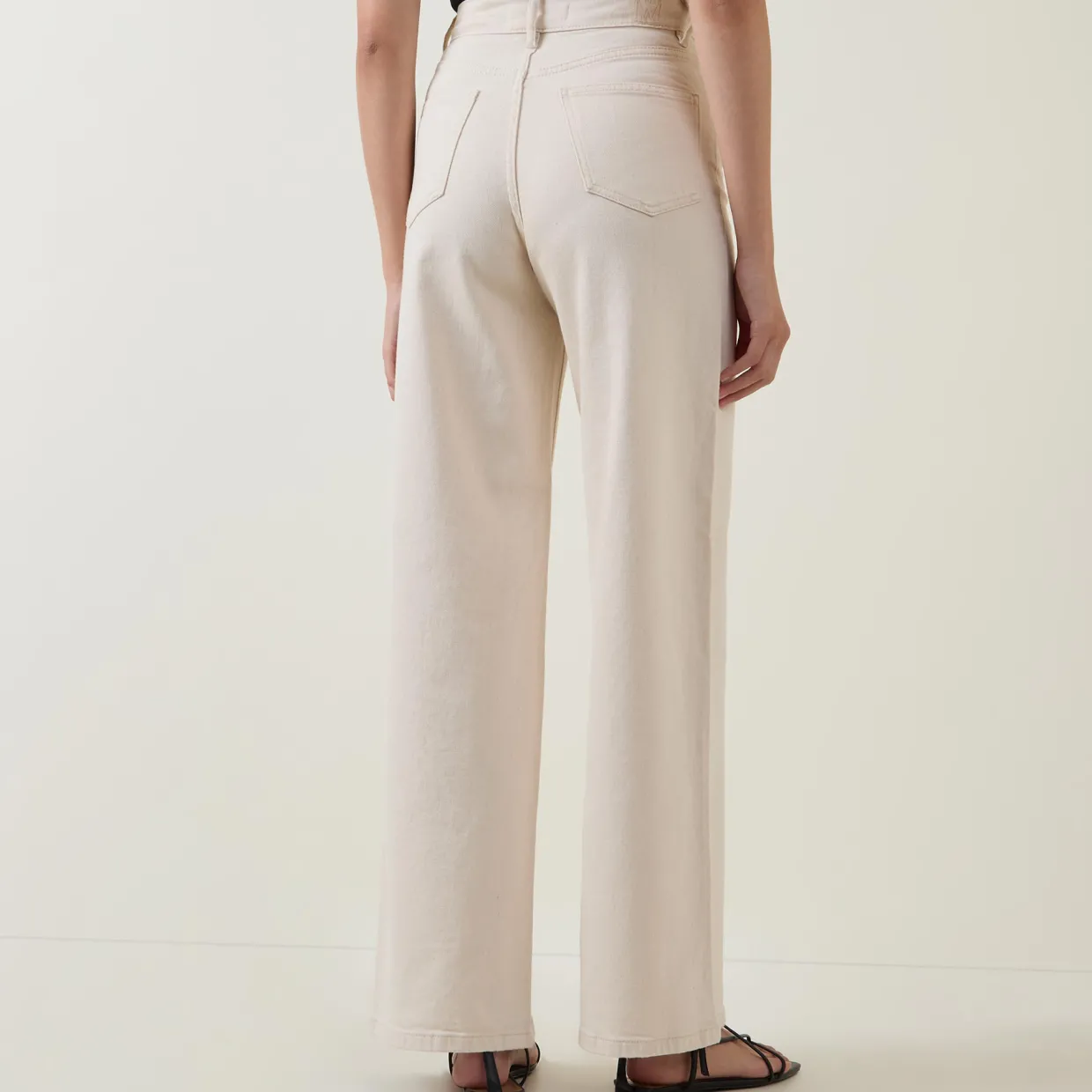 Bacca Mid-Rise Straight Leg Jeans