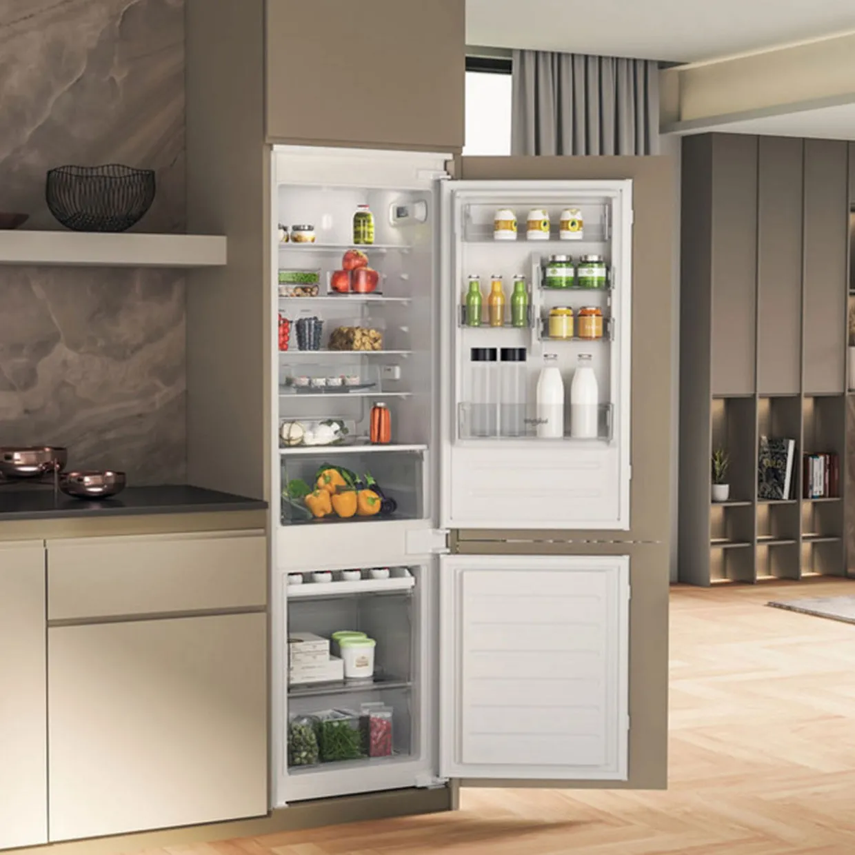 Built-In 55cm 273L 70-30 Fridge Freezer with Stop Front Technology