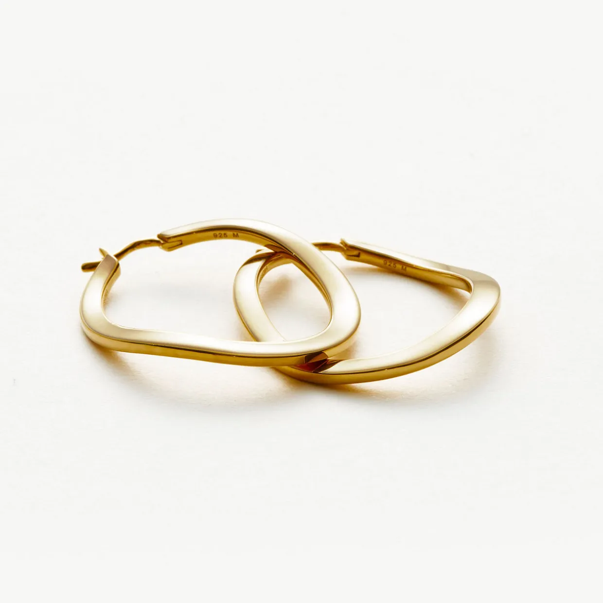 Classic Curve Medium Hoop Earrings
