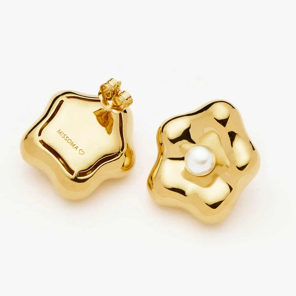 Eny Puffy Daisy Oversized Stud Earrings