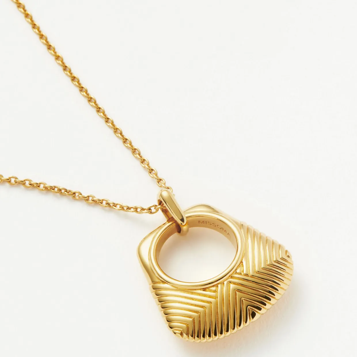 Hera Ridge Pendant Necklace