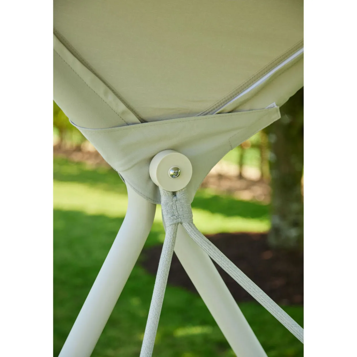 Irvington Garden Double Swing Ivory White Coconut