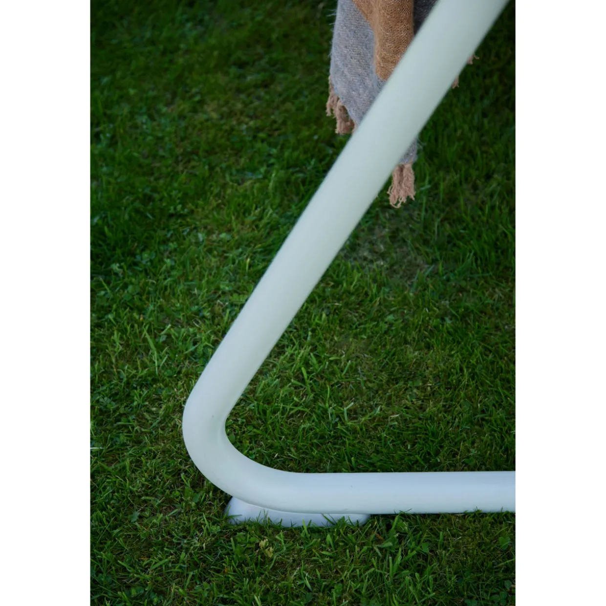 Irvington Garden Double Swing Ivory White Coconut