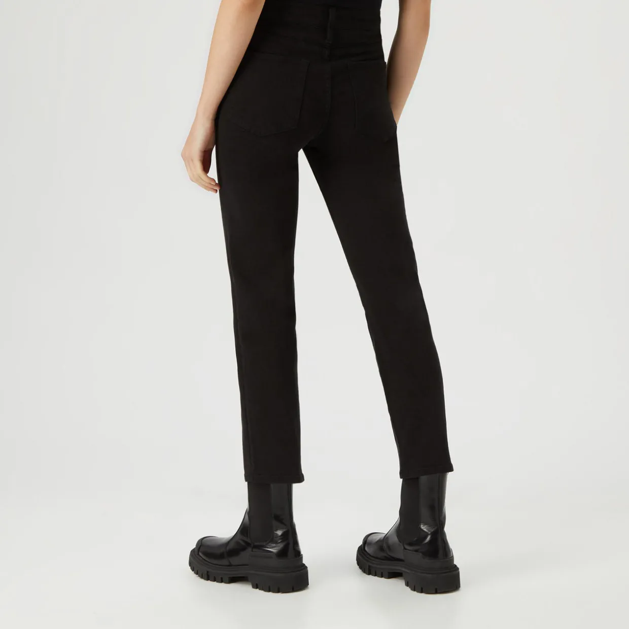 Le High Rise Slim Fit Straight Leg Jeans