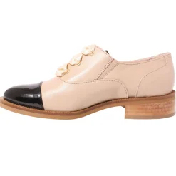 M682 Lace-Up Shoes