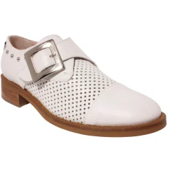 M683 Slip-On Shoes