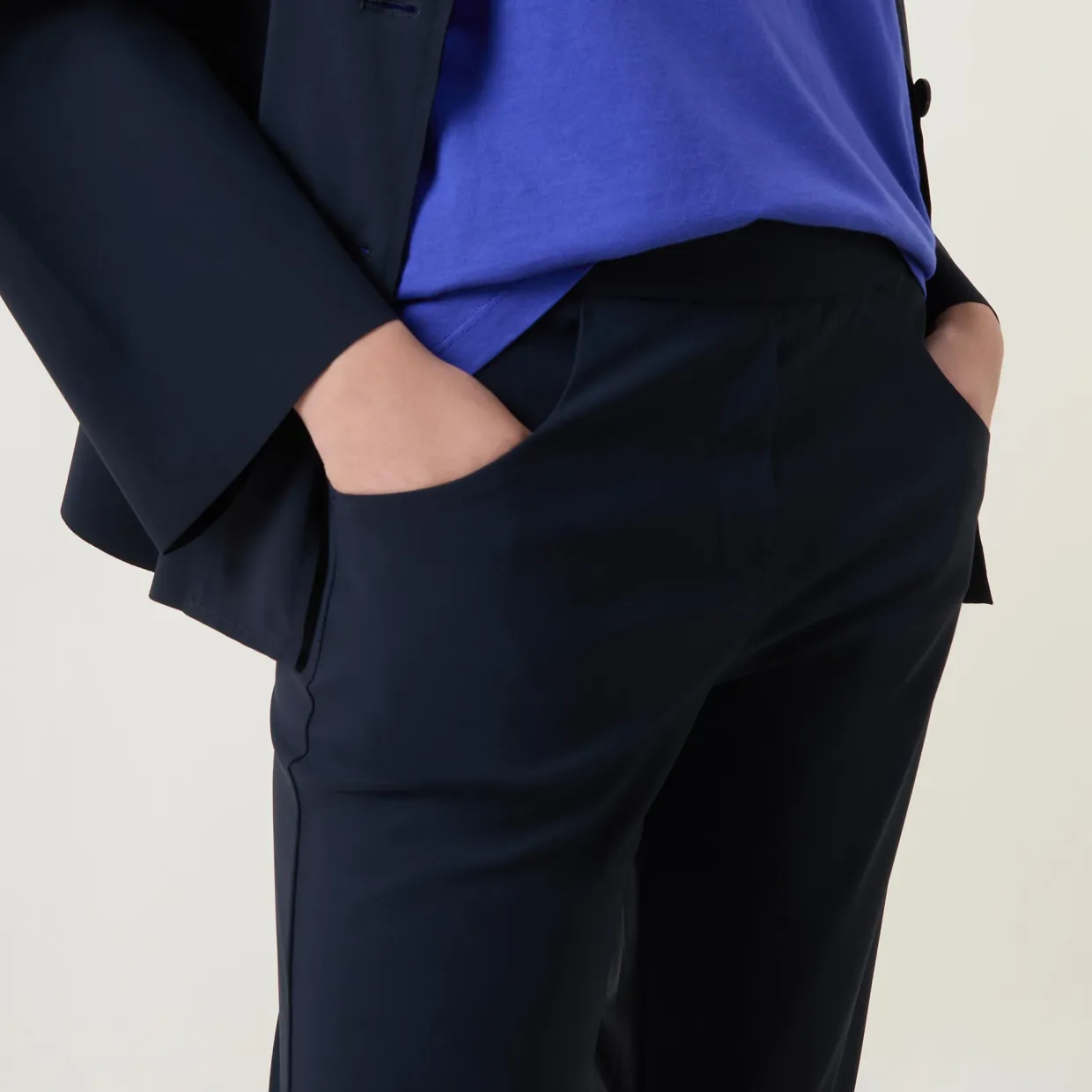 Mid-Rise Straight Leg Cropped Trousers