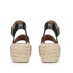 Pia Wedges