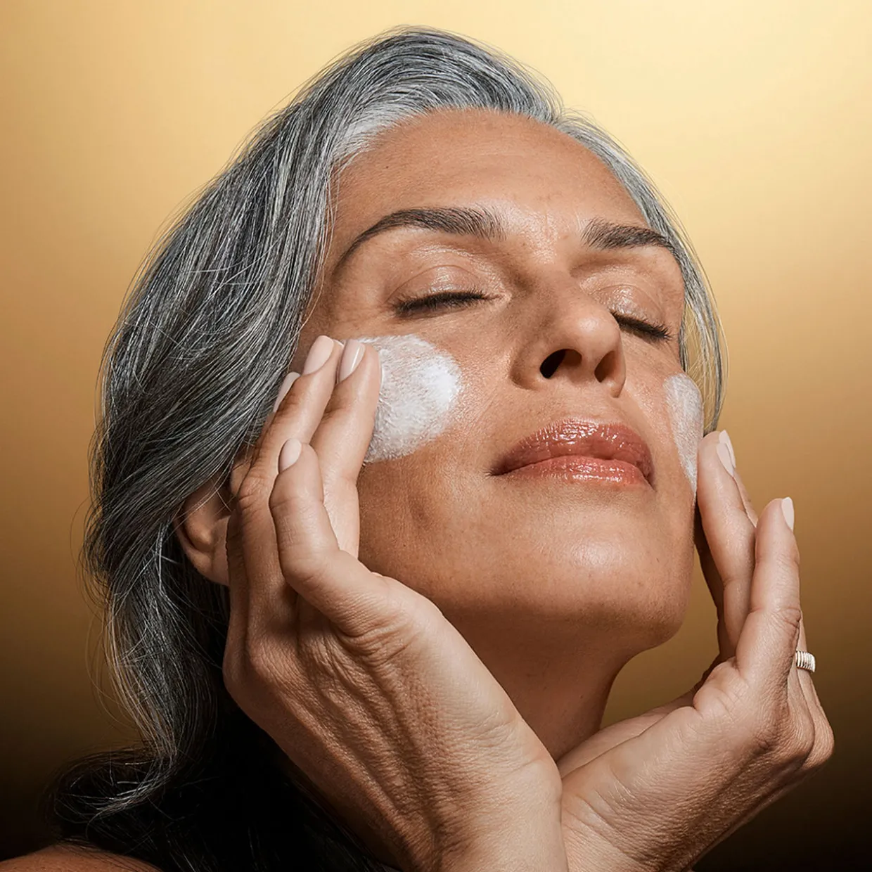 Re-Nutriv Rich Foam Cleanser