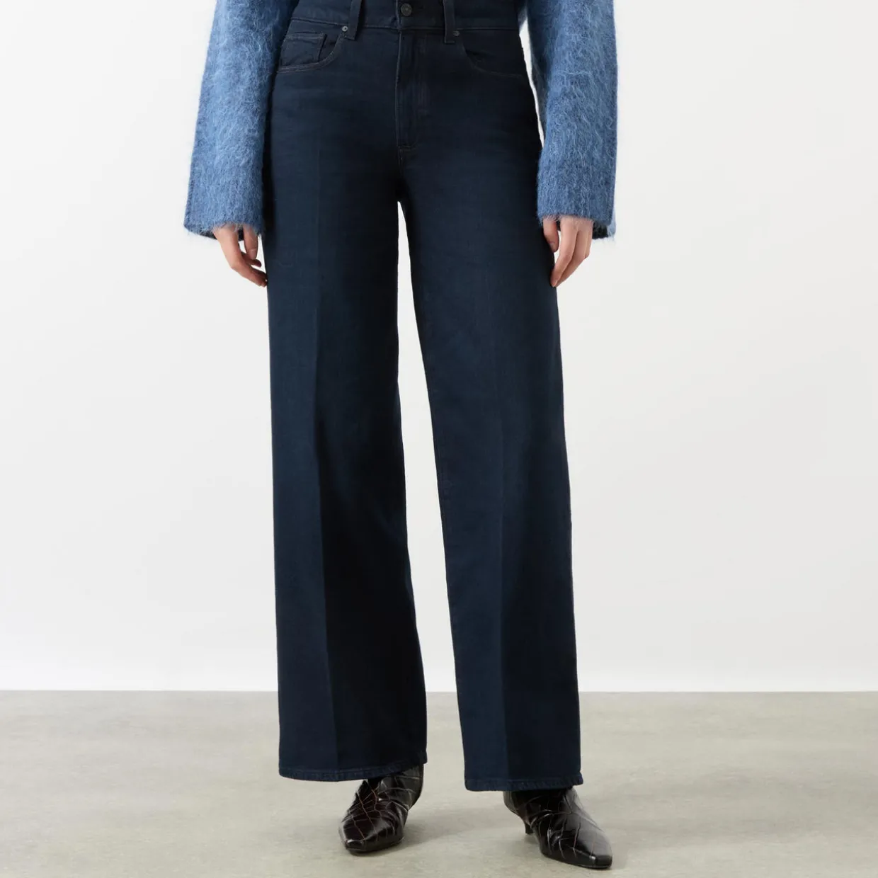 Sasha 32 Cropped Bootcut Jeans