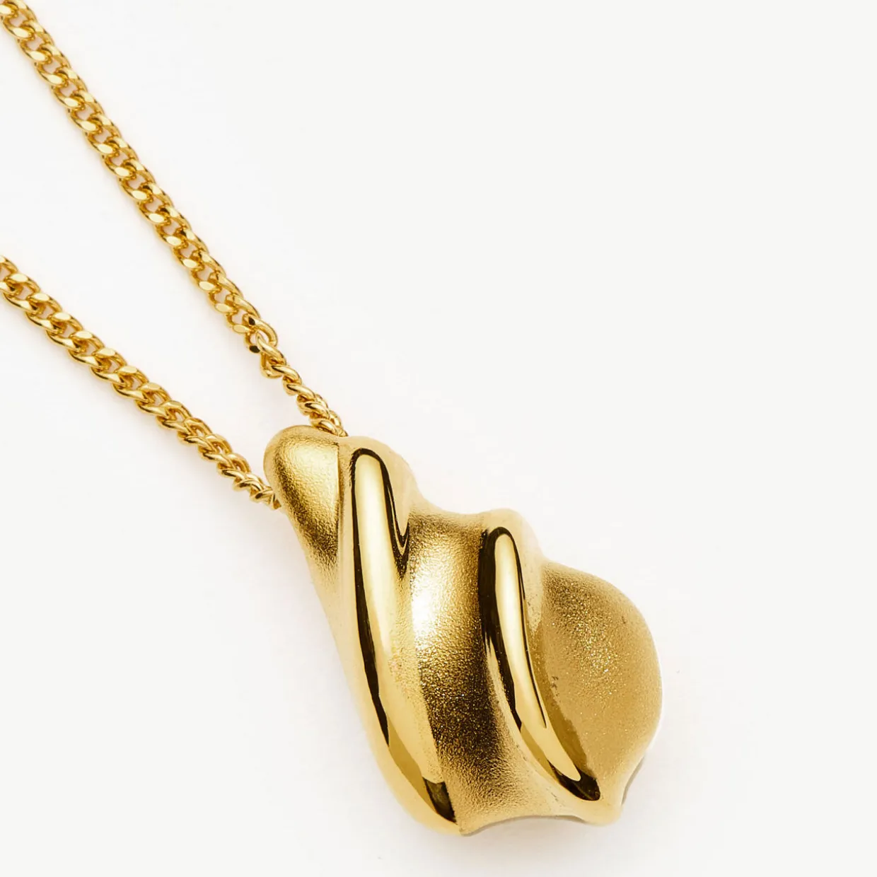 Savi Ridge Droplet Pendant Necklace