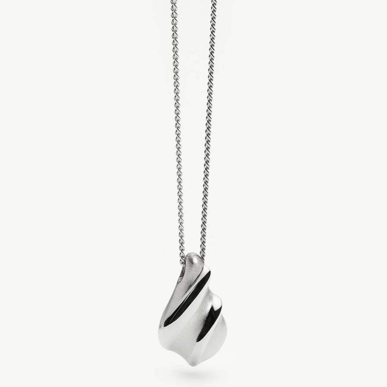 Savi Ridge Droplet Pendant Necklace