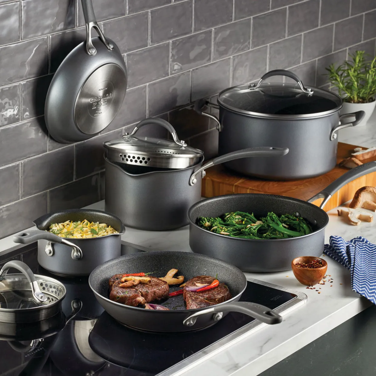 ScratchDefense Extreme Non-Stick Straining Saucepan & Lid 16cm