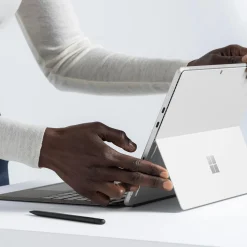 Surface Pro Typecover & Surface Slim Pen 2 Platinum