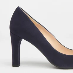 Tess Courts