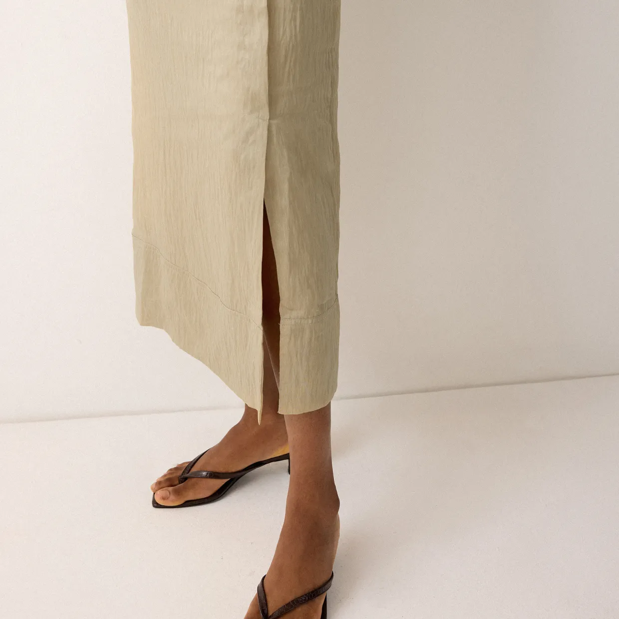 Textured Seam Side Slit Skirt