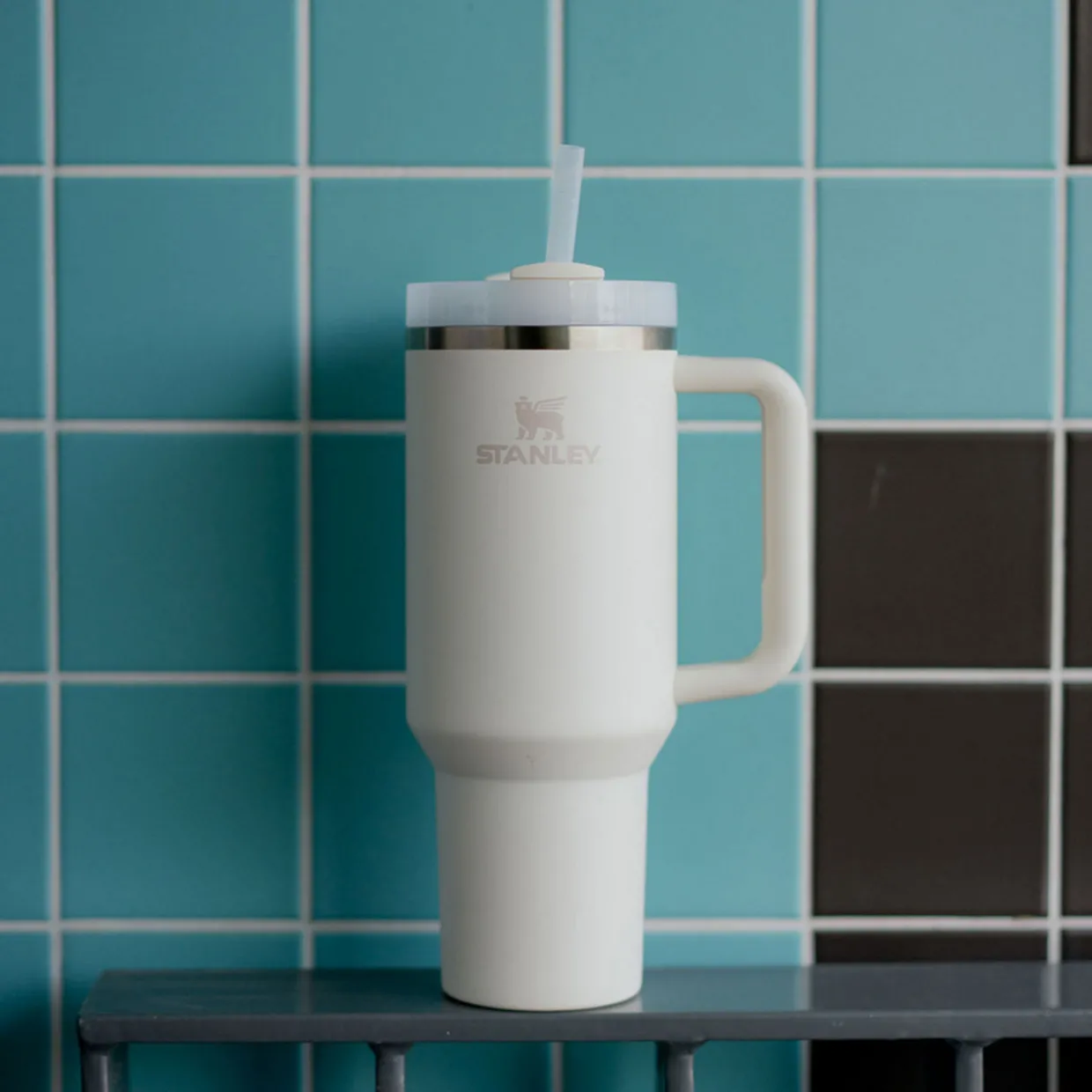 The Cream Tonal Quencher H20 FlowState™ Tumbler 1.18L