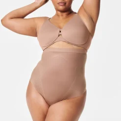 Thinstincts® 2.0 Medium Control High Waisted Thong