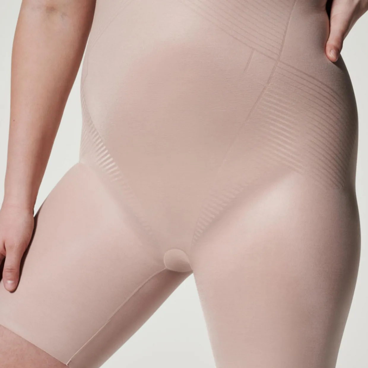 Thinstincts® 2.0 Medium Control High Waisted Mid-Thigh Shorts