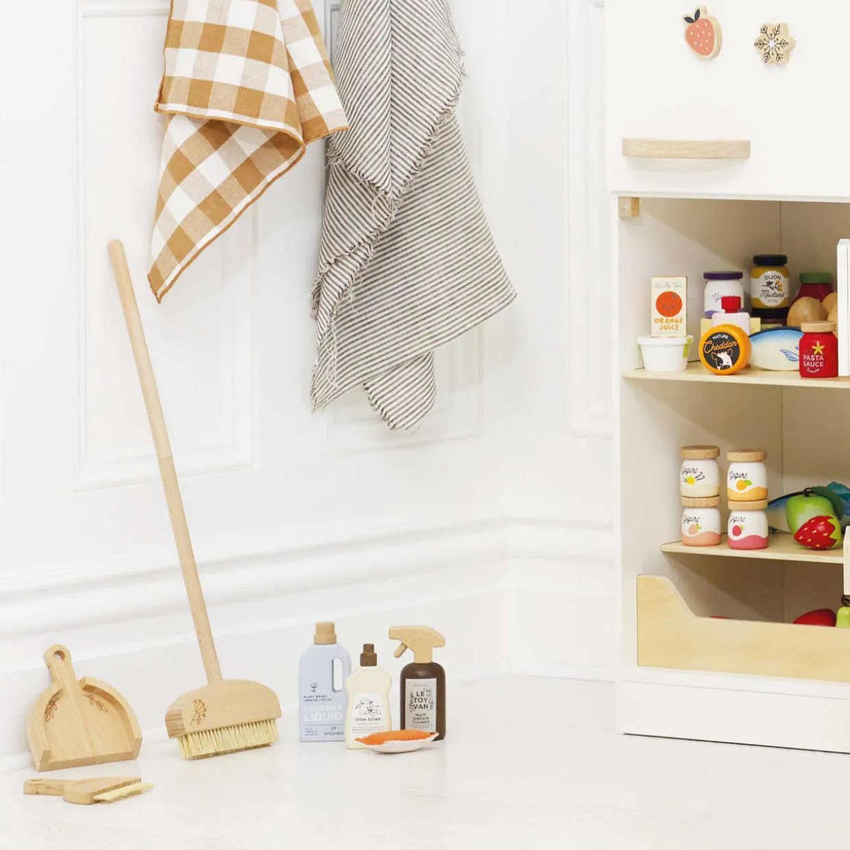 Wooden Cleaning Set